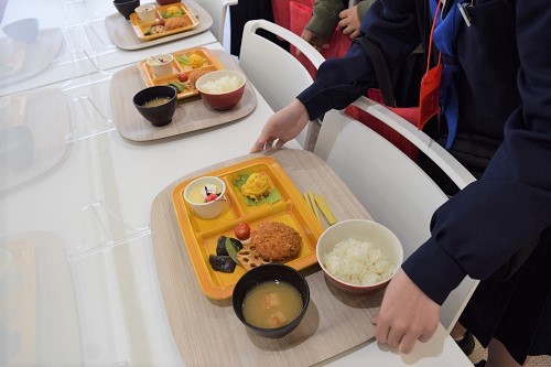 給食　私立　大阪　高校