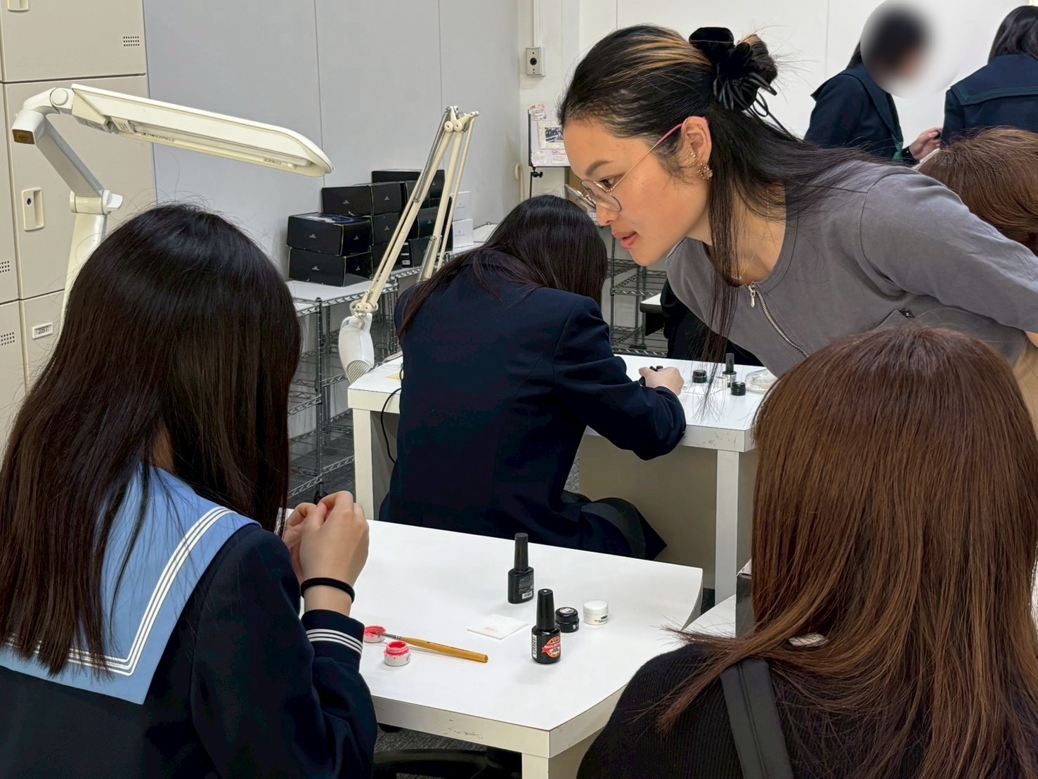 香ヶ丘リベルテ高等学校　オープンキャンパス　ネイル体験　ファッションビジネスコース