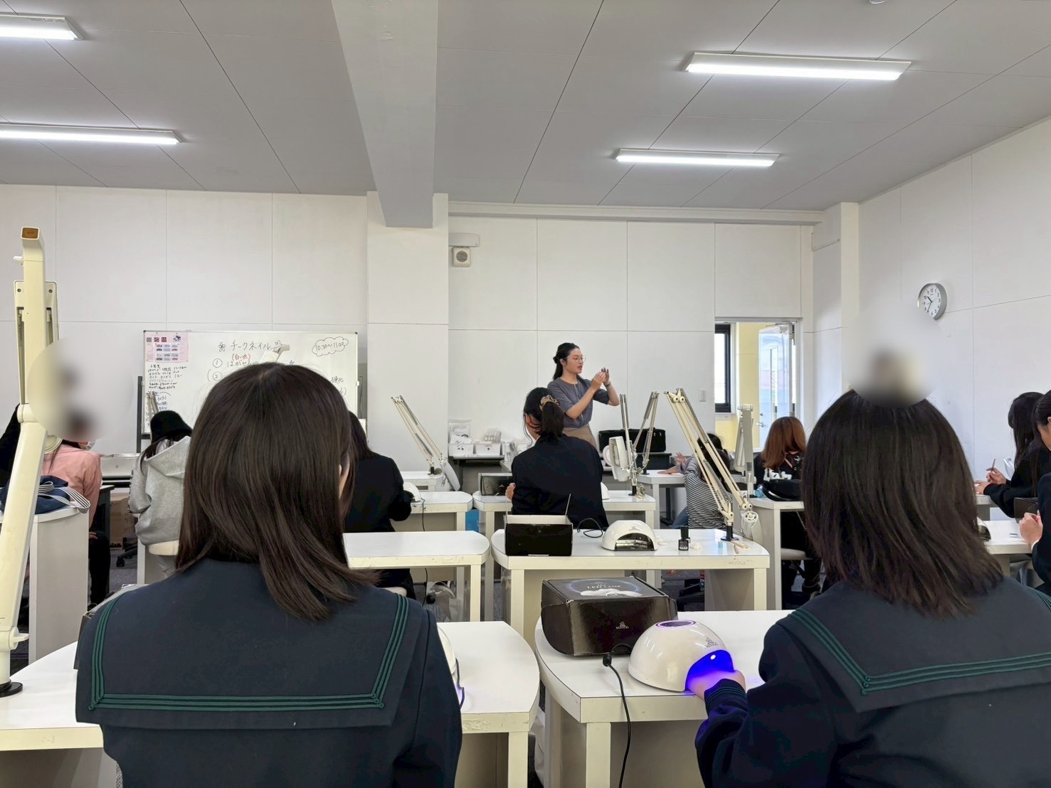 香ヶ丘リベルテ高等学校　オープンキャンパス　ネイル体験　ファッションビジネスコース