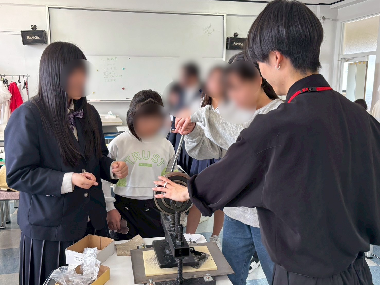 香ヶ丘リベルテ高等学校　オープンキャンパス　ファッション造形体験　ファッションビジネスコース