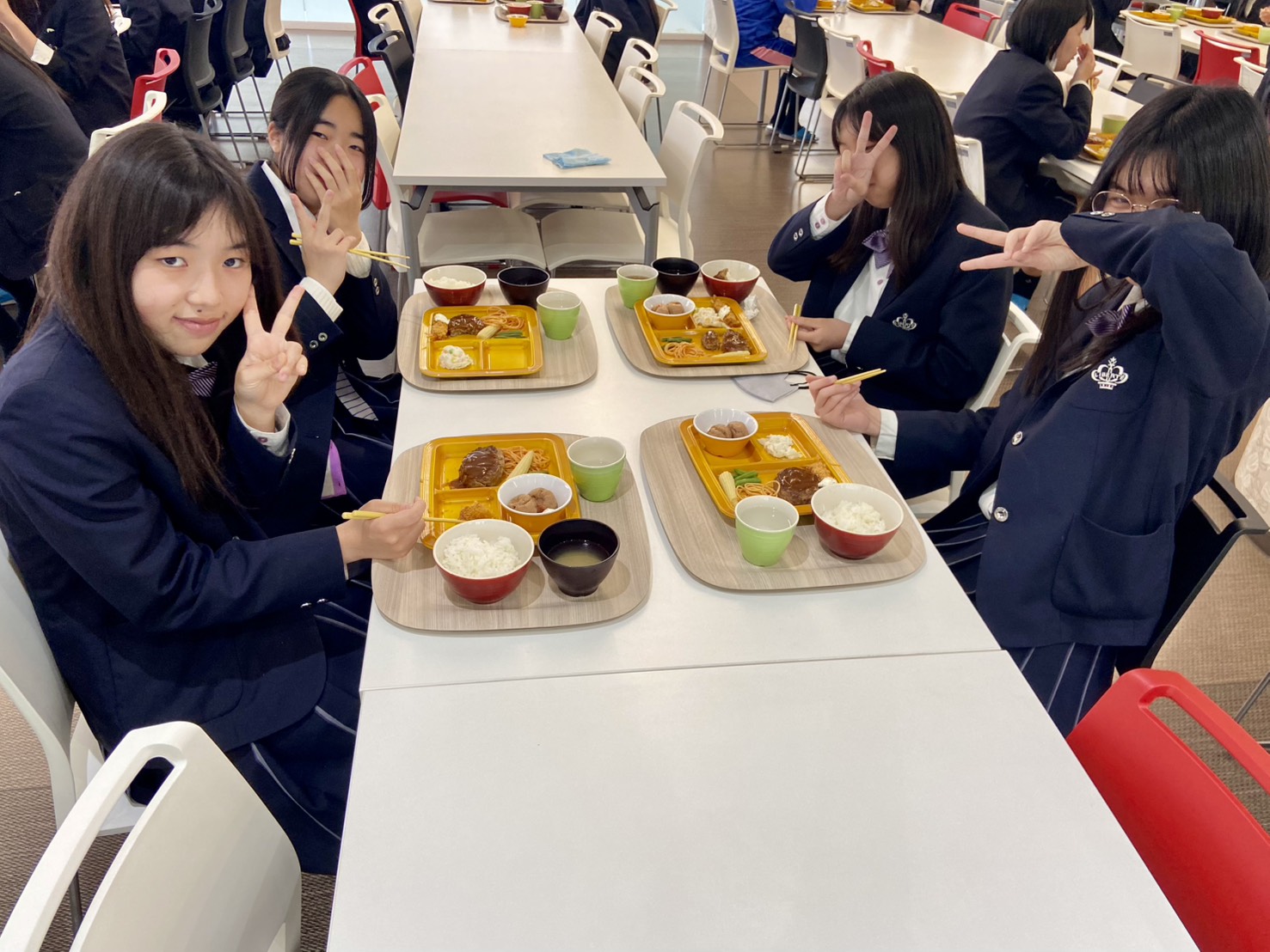 香ヶ丘リベルテ高等学校　スクールランチ